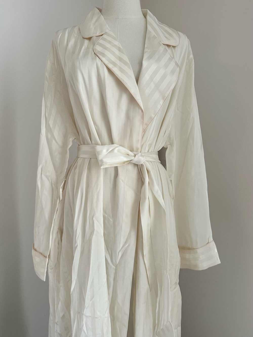 Malizia , La Perla group set Women's Ivory Silk Robe with nightgown